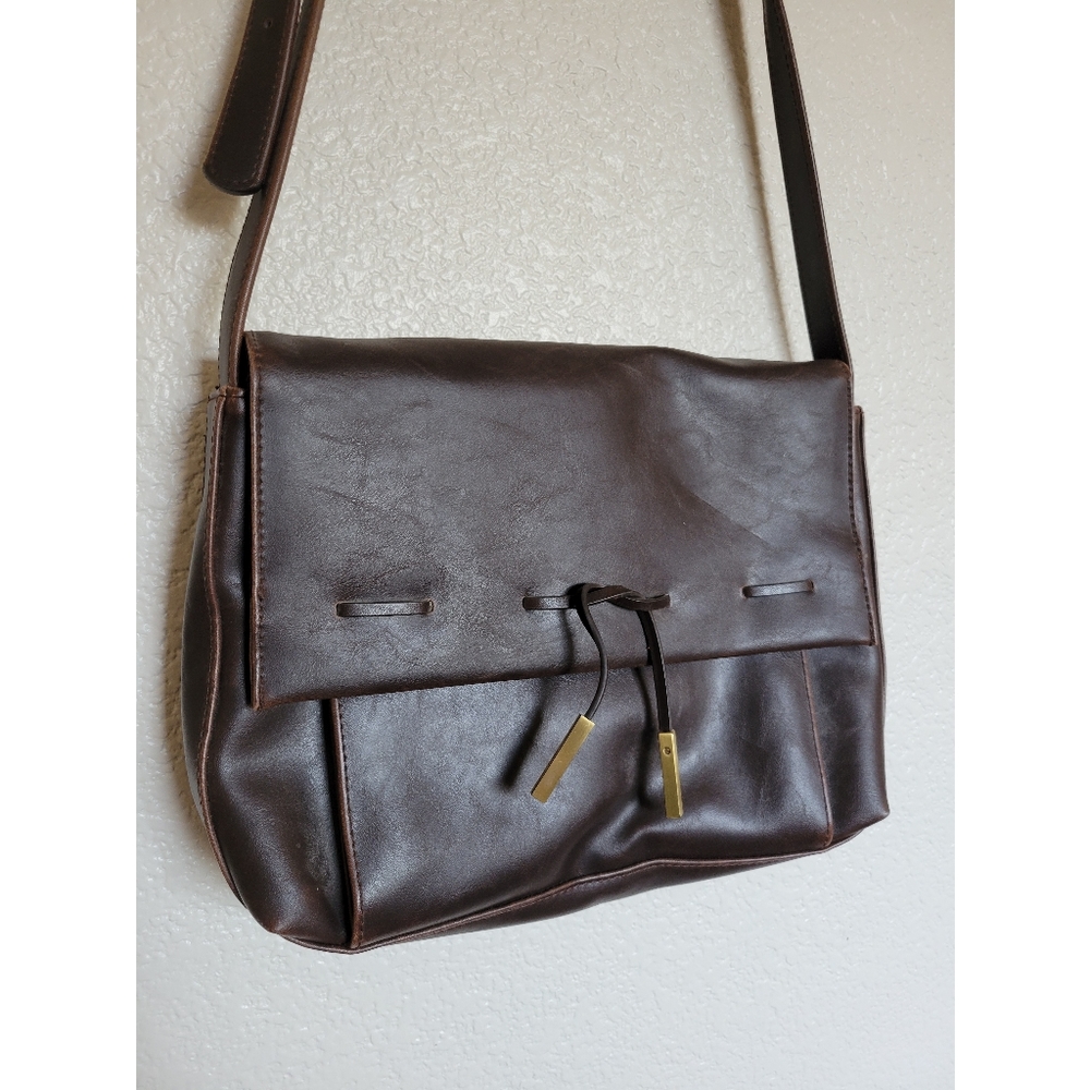 VNT Villager Liz Claireborne crossbody brown bag with gold details
